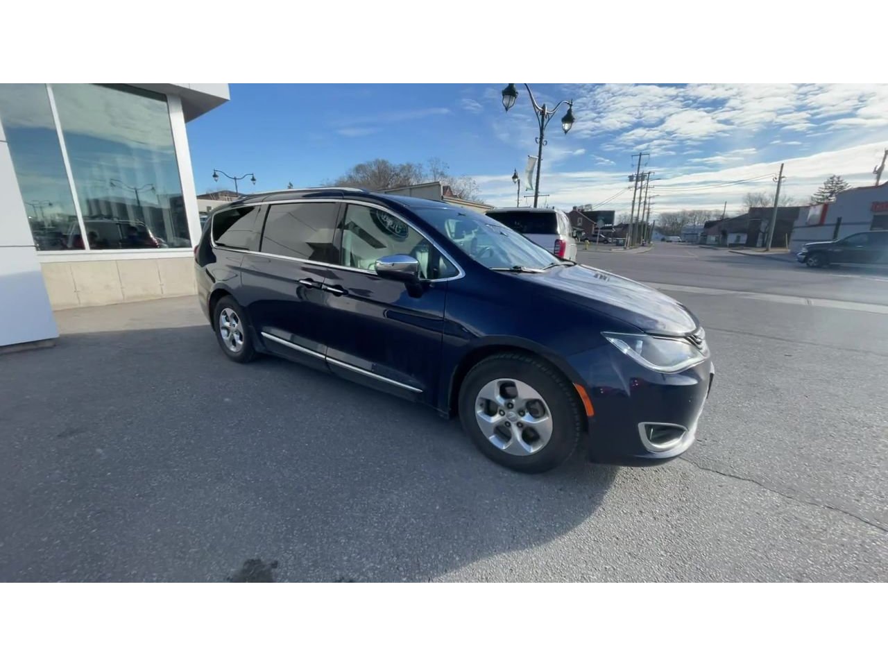 2018 Chrysler Pacifica Hybrid Limited - P21595 Mobile Image 1
