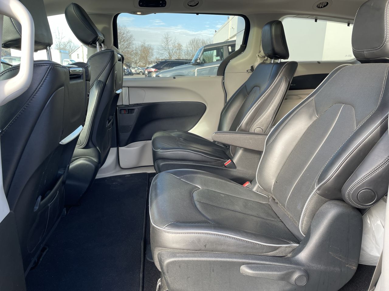 2018 Chrysler Pacifica Hybrid Limited - P21595 Mobile Image 21