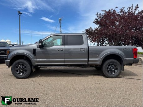 2022 Ford Super Duty F-350 SRW Lariat Ultimate Black Package 