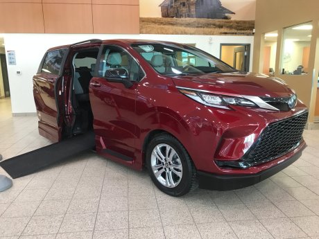 2023 Toyota Sienna XSE 