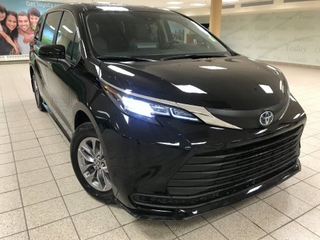 2025 Toyota Sienna LE 