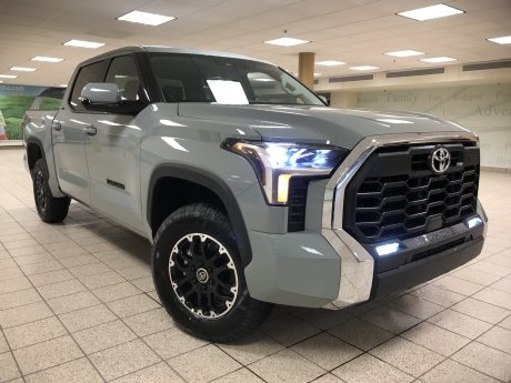 2025 Toyota Tundra 4X4 SR 