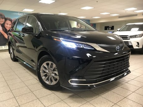 2025 Toyota Sienna Hybrid XLE 