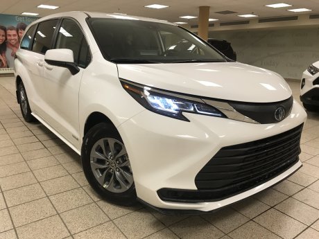 2025 Toyota Sienna LE 
