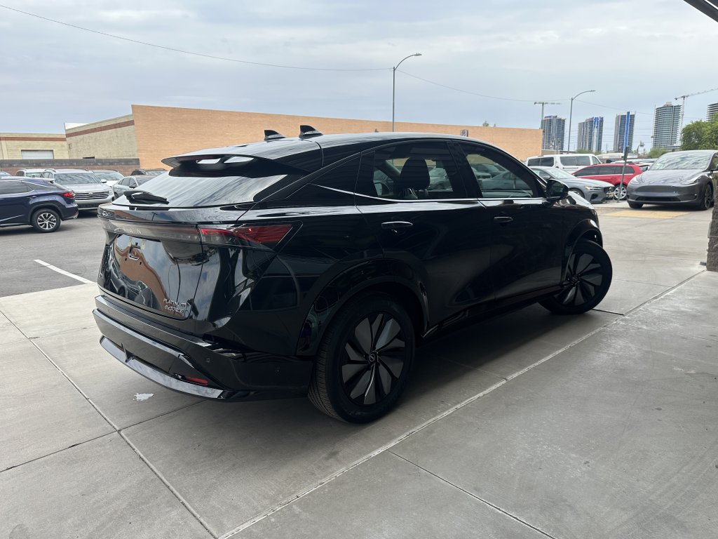 2023 Nissan Ariya Platinum+