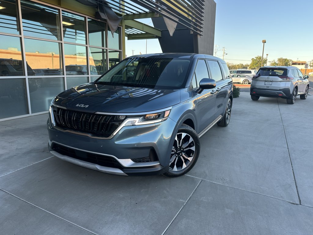 2024 Kia Sedona EX's photo