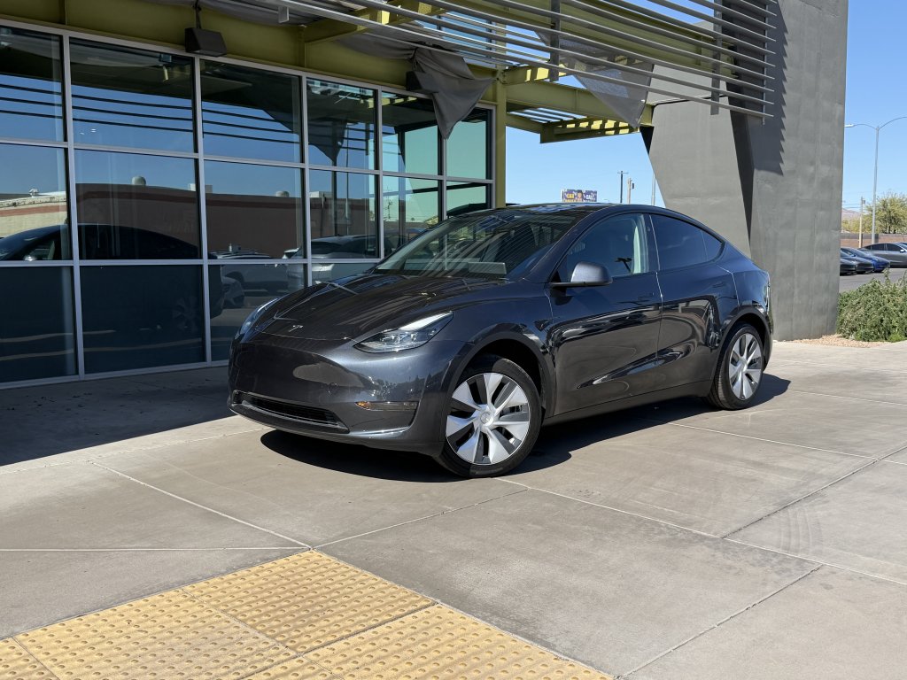 2024 Tesla Model Y Long Range Rear Wheel Drive's photo