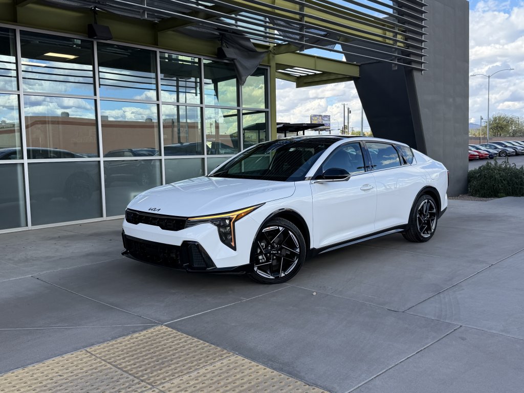2025 Kia K4 GT-Line AT's photo