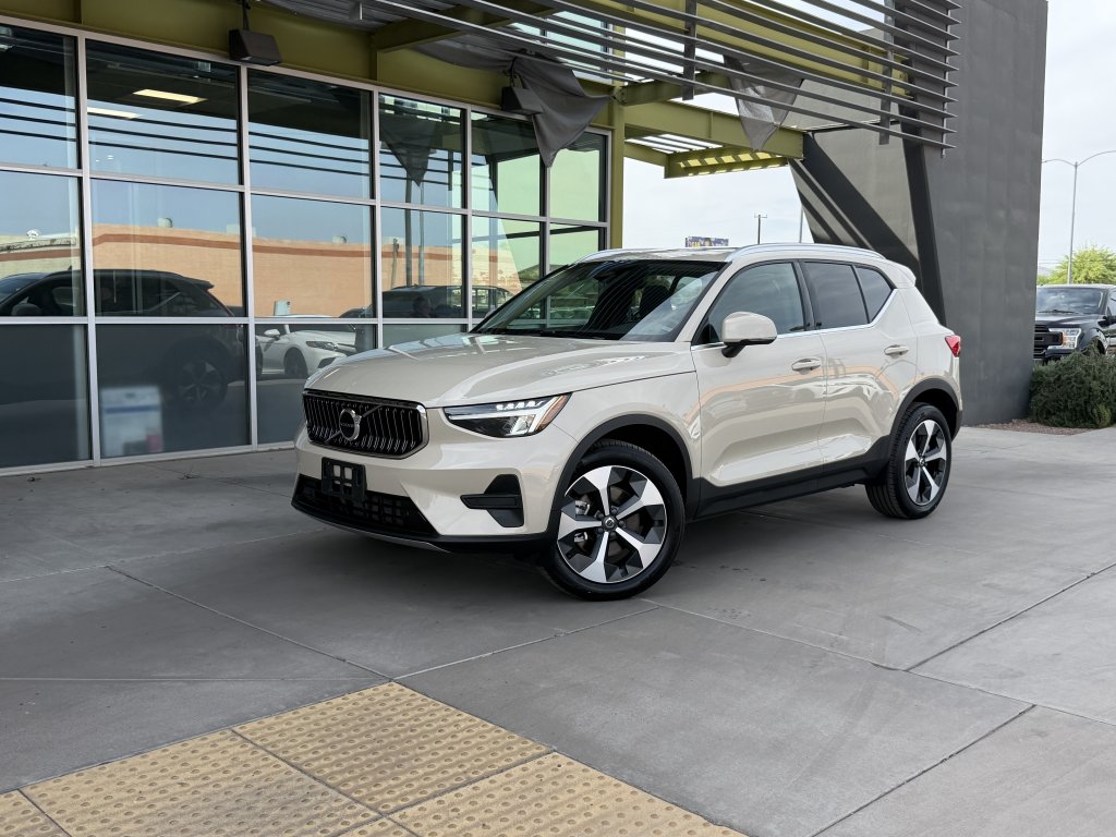 2025 Volvo XC40 B5 Core Bright AWD's photo