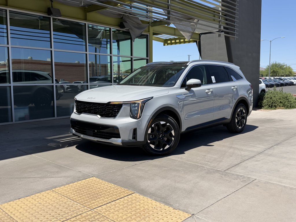 2025 Kia Sorento S AT's photo