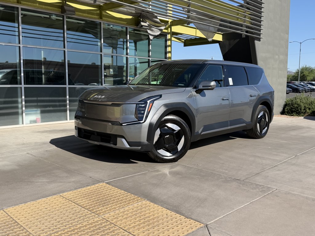 2024 Kia EV9 Light L/R's photo