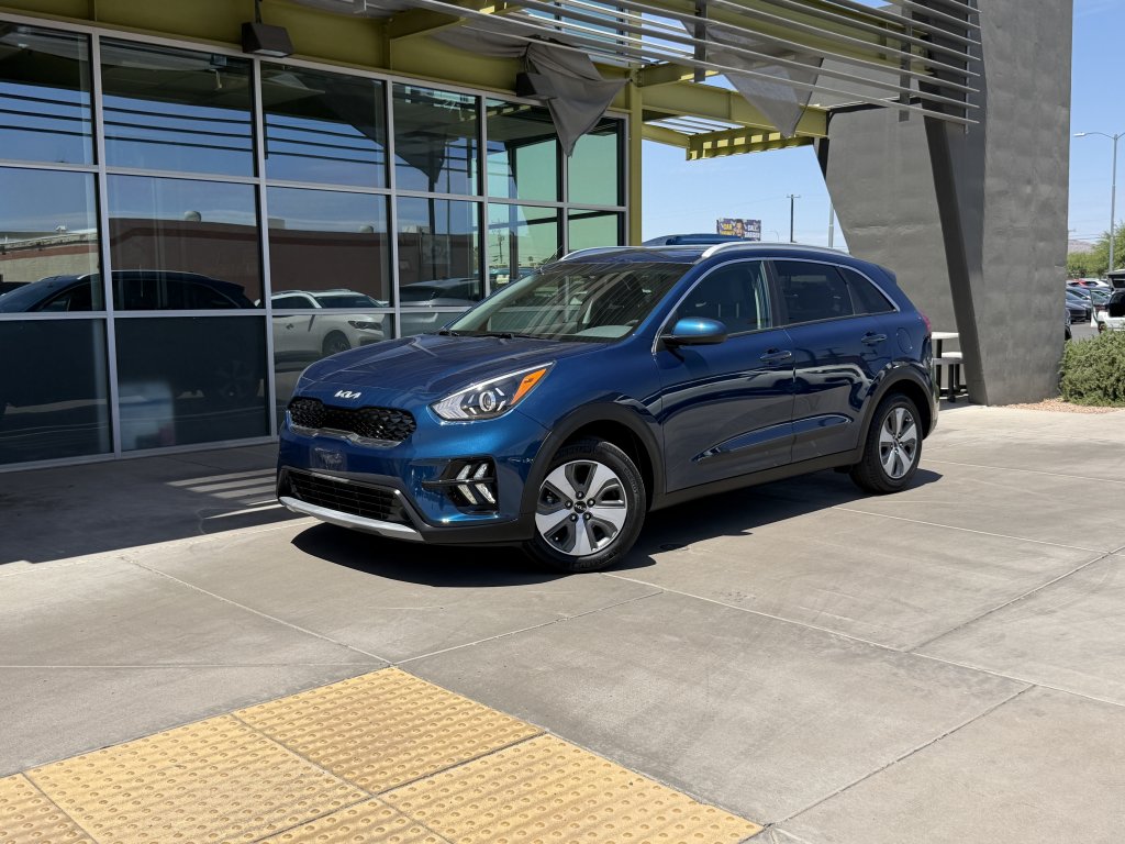 2022 Kia Niro LX's photo