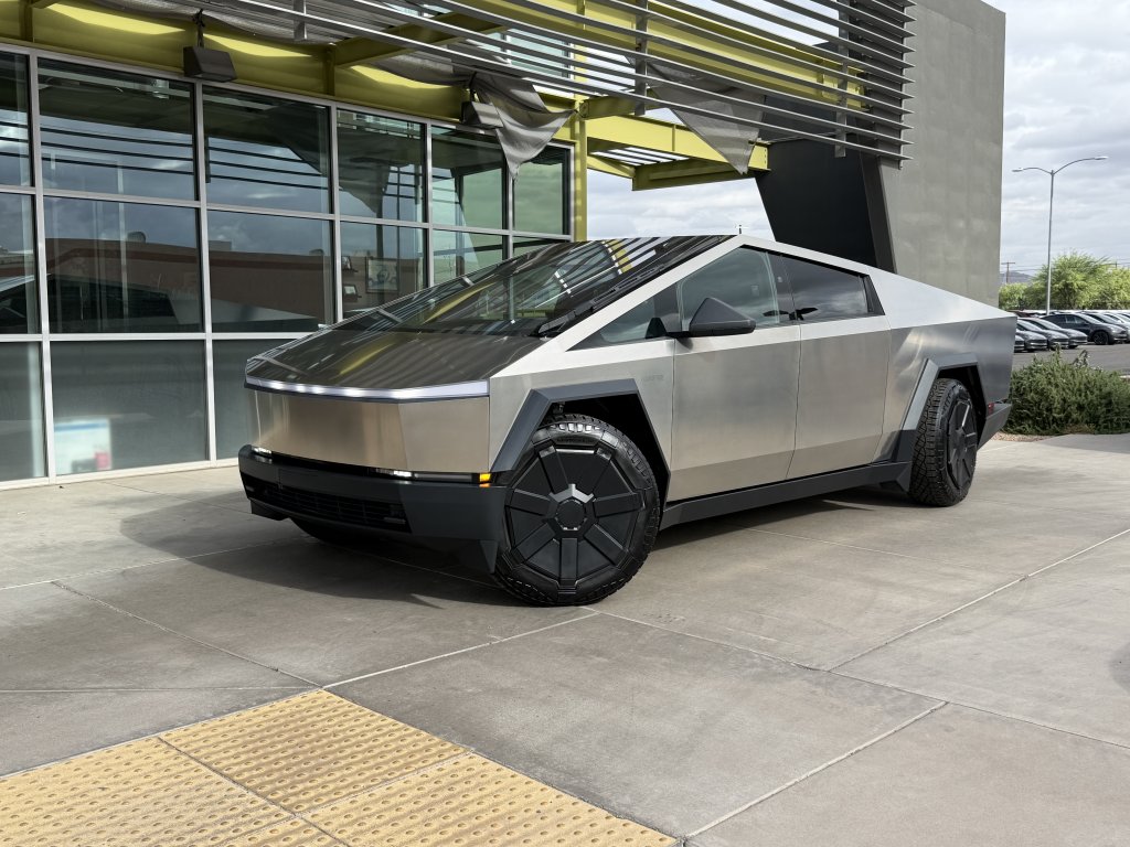 2024 Tesla Cybertruck All-Wheel Drive's photo