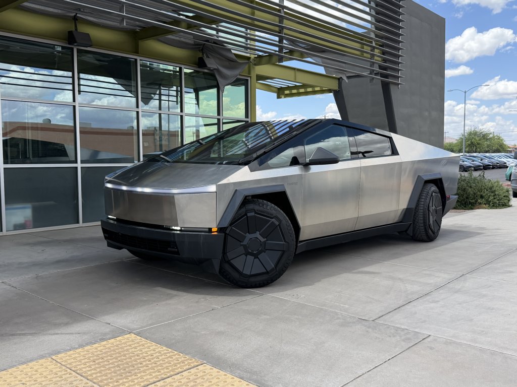 2024 Tesla Cybertruck All-Wheel Drive's photo