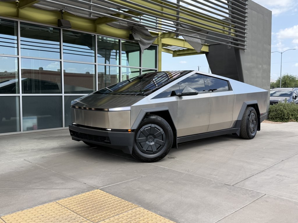 2025 Tesla Cybertruck All-Wheel Drive's photo
