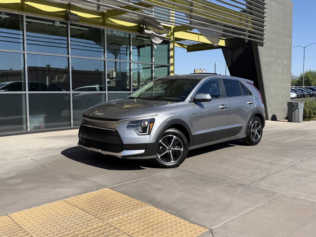 2024 Kia Niro LX HEV's photo