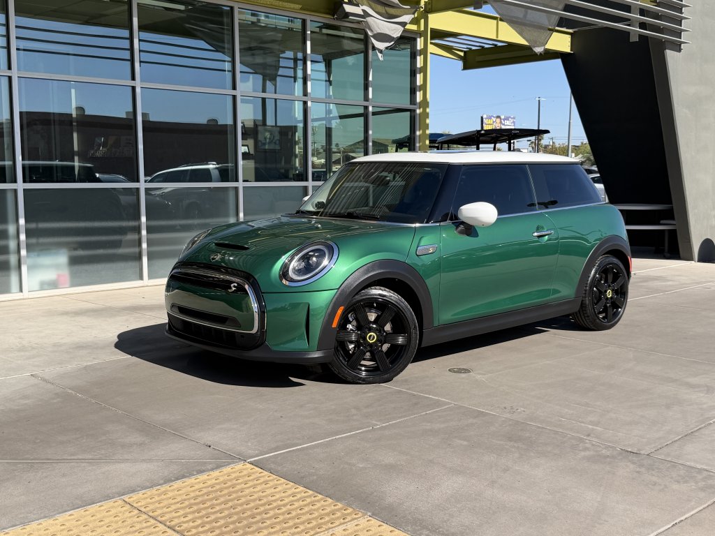 2023 MINI Hardtop Cooper SE's photo