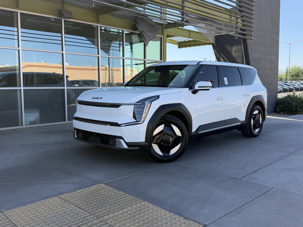 2024 Kia EV9 Light L/R's photo
