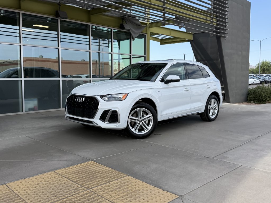 2025 Audi Q5 55 e Premium Plus's photo