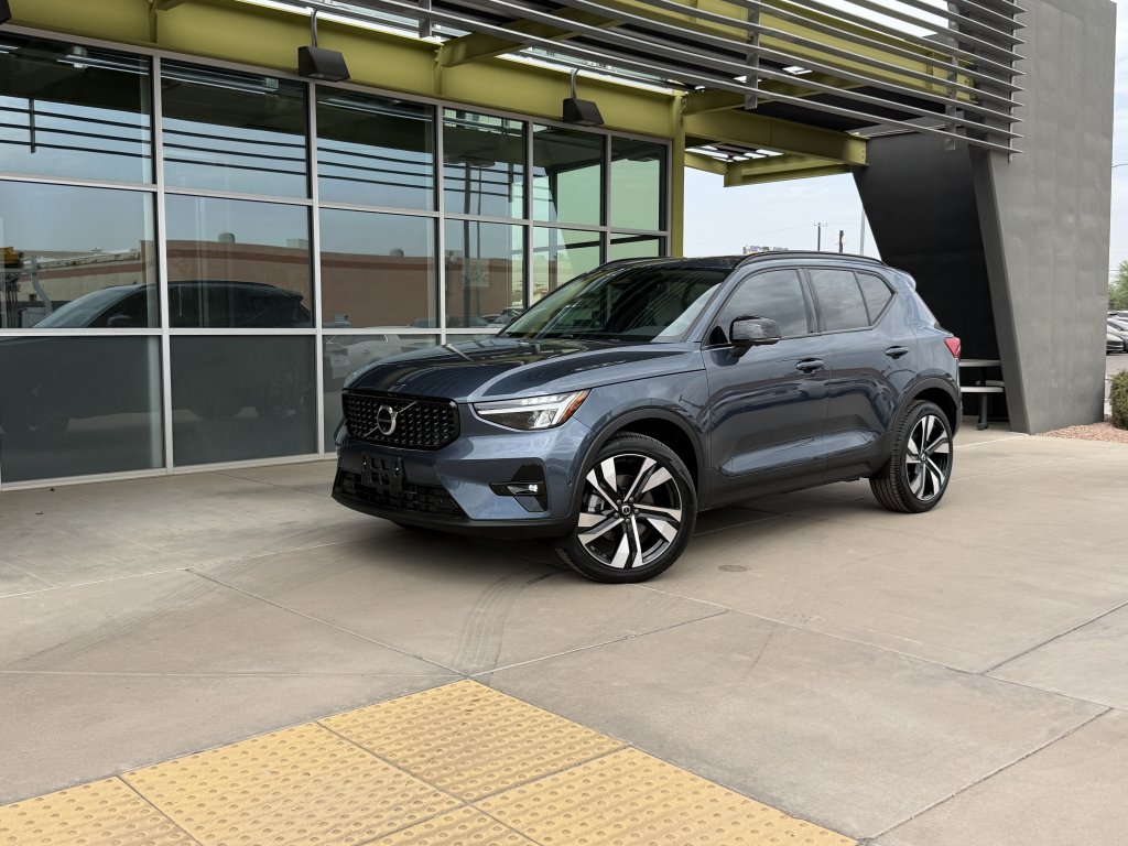 Denim Blue 2026 Volvo XC40 SUV / Crossover Front-Wheel Drive Automatic