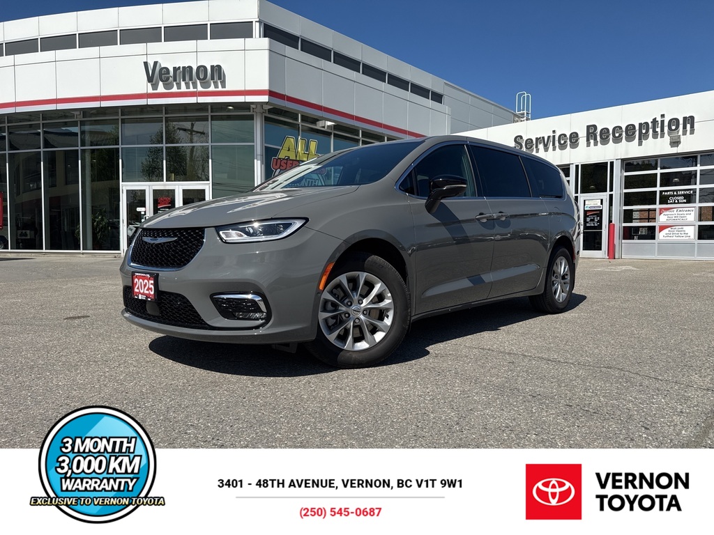 Gray (Ceramic Grey) 2025 Chrysler Pacifica Select AWD Minivan All-Wheel Drive Automatic