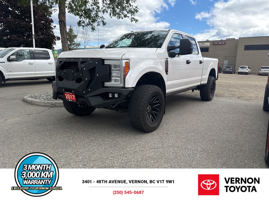 White Platinum Tri-Coat Metallic 2017 Ford F-350 Super Duty Platinum Crew Cab 4WD Pickup Truck Four-Wheel Drive Automatic