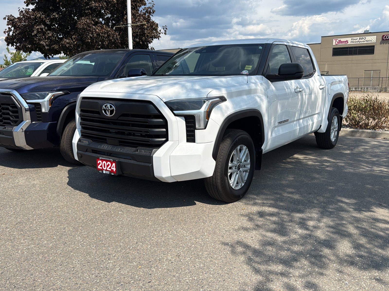 2024 Toyota Tundra SR5 CrewMax Cab 4WD