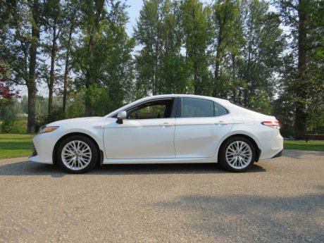 2019 Toyota Camry Hybrid XLE 