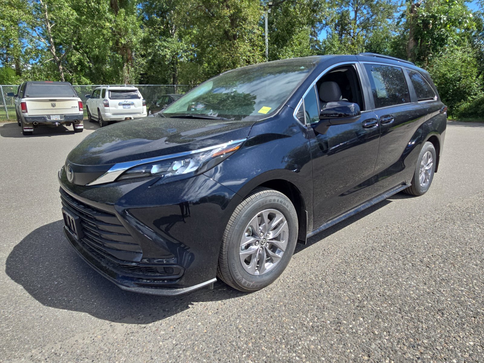 Midnight Black Metallic 2026 Toyota Sienna Minivan Front-Wheel Drive Continuously Variable Transmission