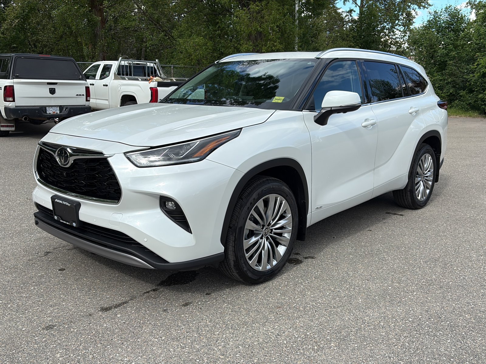 White (Wind Chill Pearl) 2026 Toyota Highlander Hybrid Platinum AWD SUV / Crossover All-Wheel Drive Continuously Variable Transmission