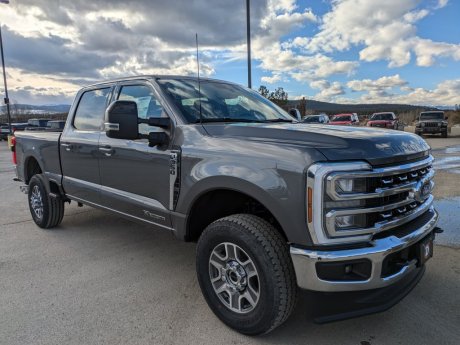 2025 Ford Super Duty F-350 SRW Lariat Crewcab 4x4 - Diesel! 