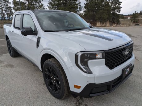 2025 Ford Maverick Lariat AWD w/ Black Appearance Package! 