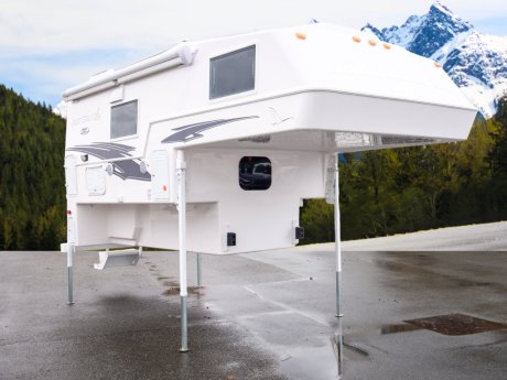 2025 Northern Lite Limited Edition 9-6 LE Wet Bath  Truck Camper