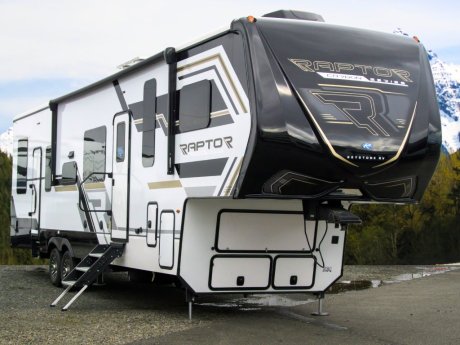 2025 Keystone Carbon 360  Toy Hauler