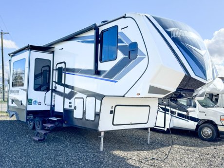2021 Grand Design MOMENTUM 320G  Toy Hauler