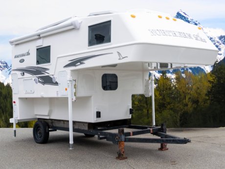 2025 Northern Lite 9.6 LE WET BATH   Truck Camper