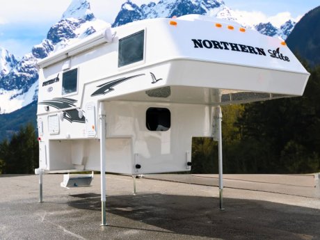 2025 Northern Lite 8-11 EX WET BATH LE   Truck Camper
