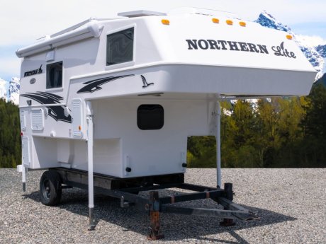 2026 Northern Lite 8-11 EX WET BATH LE   Truck Camper