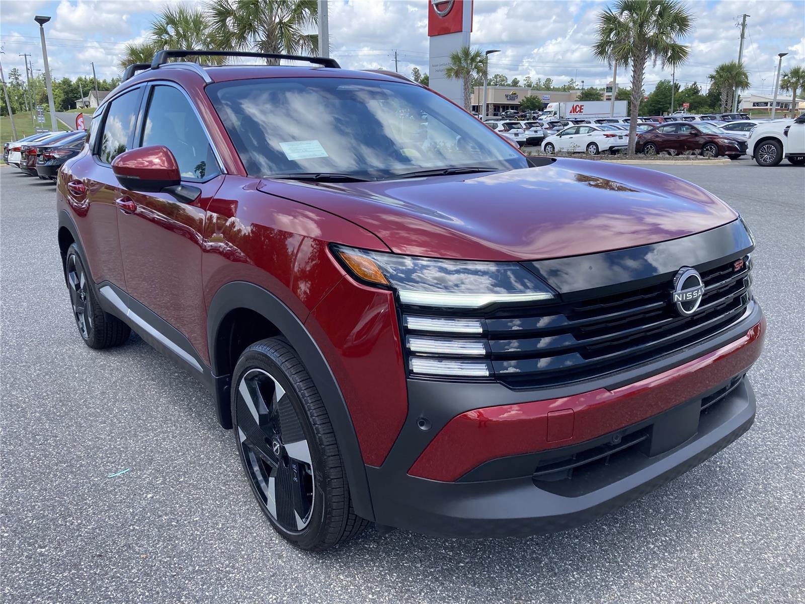 2025 Nissan Kicks SR photo 2