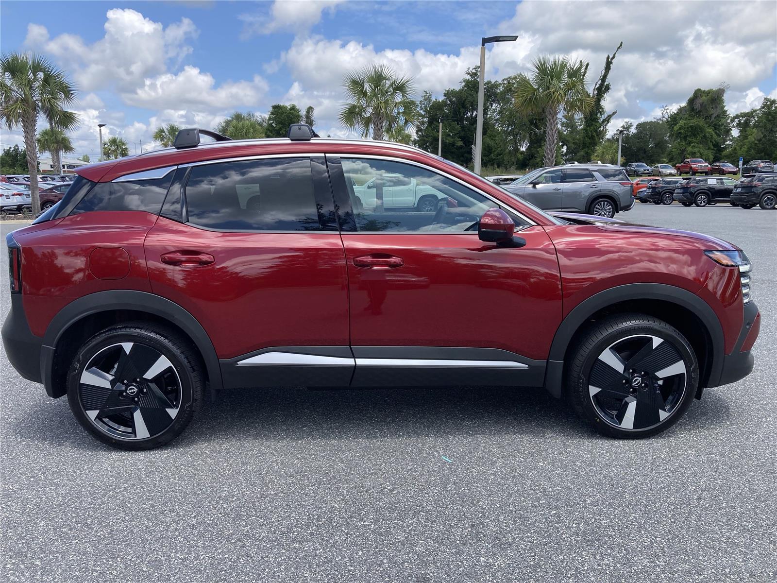 2025 Nissan Kicks SR photo 4