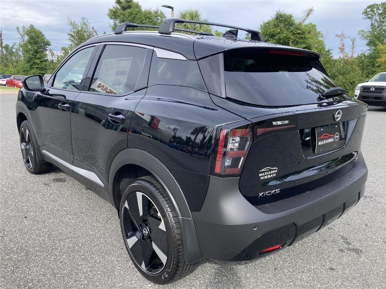 2025 Nissan Kicks SR photo 4