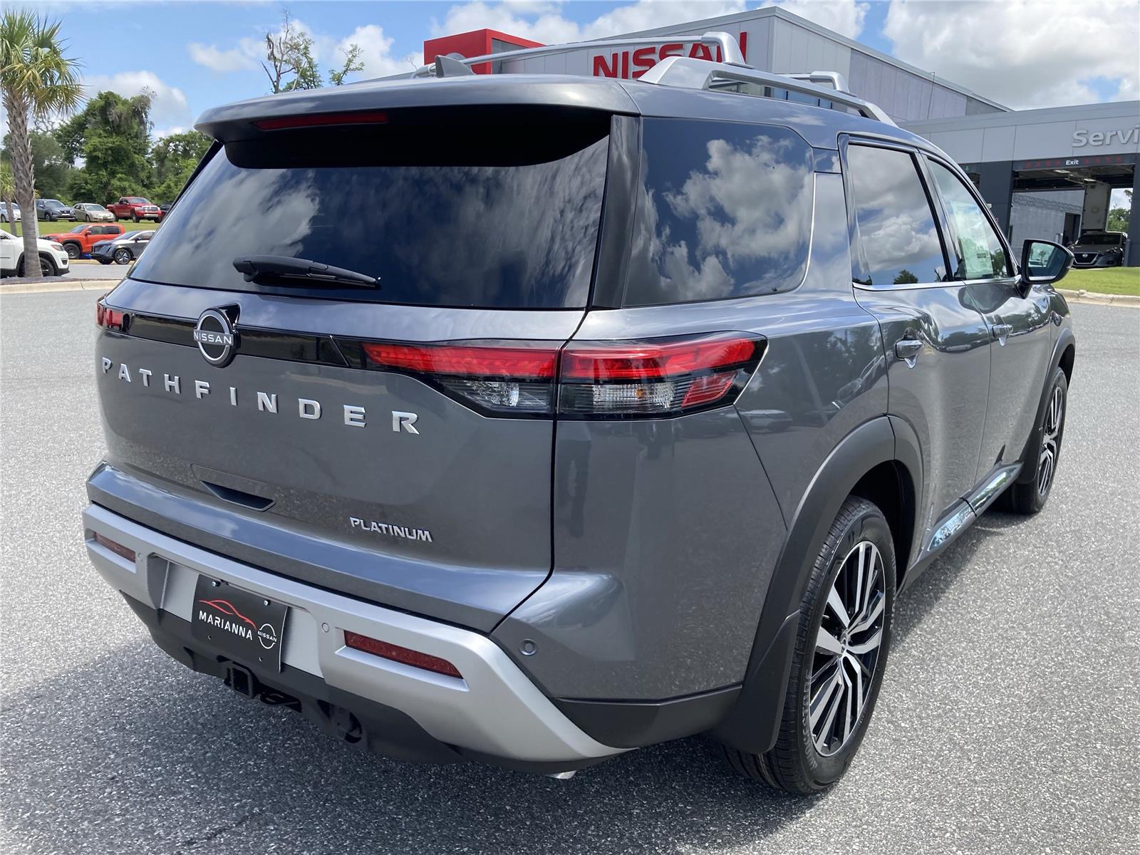 2025 Nissan Pathfinder Platinum photo 5