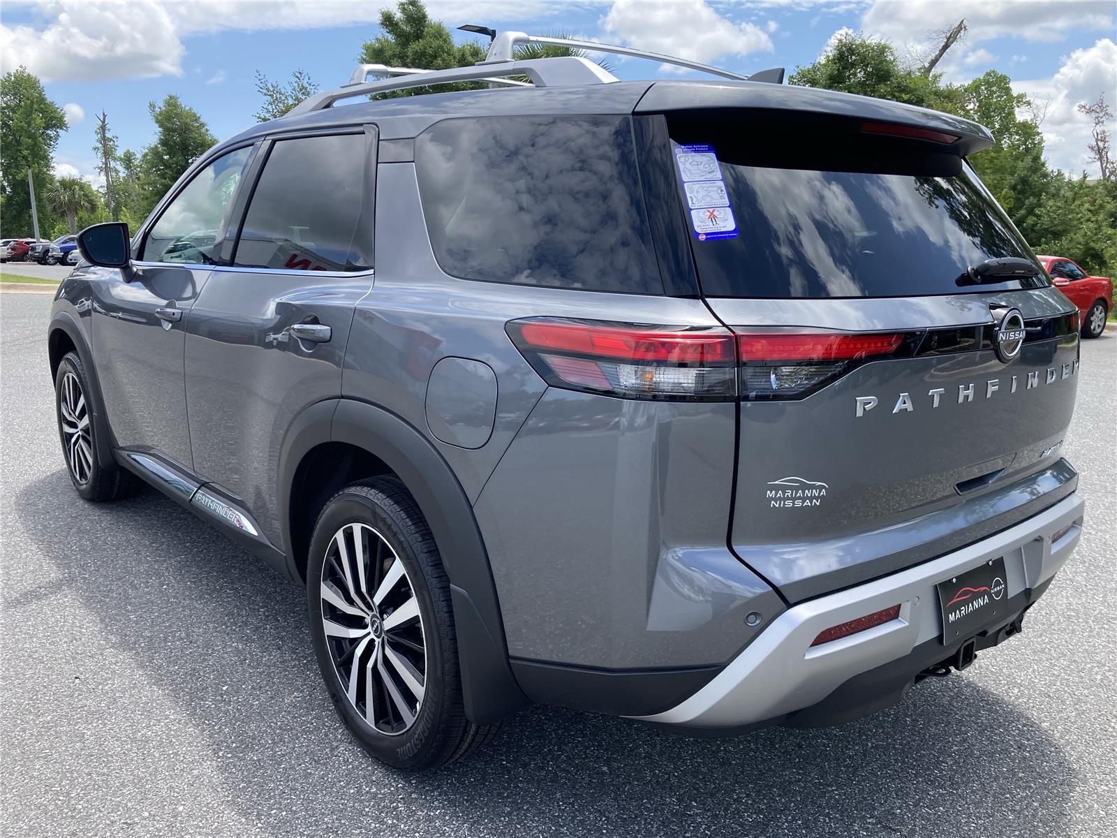 2025 Nissan Pathfinder Platinum photo 7