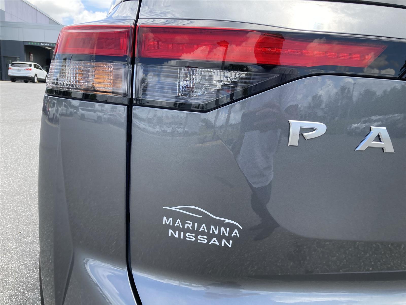 2025 Nissan Pathfinder Platinum photo 11