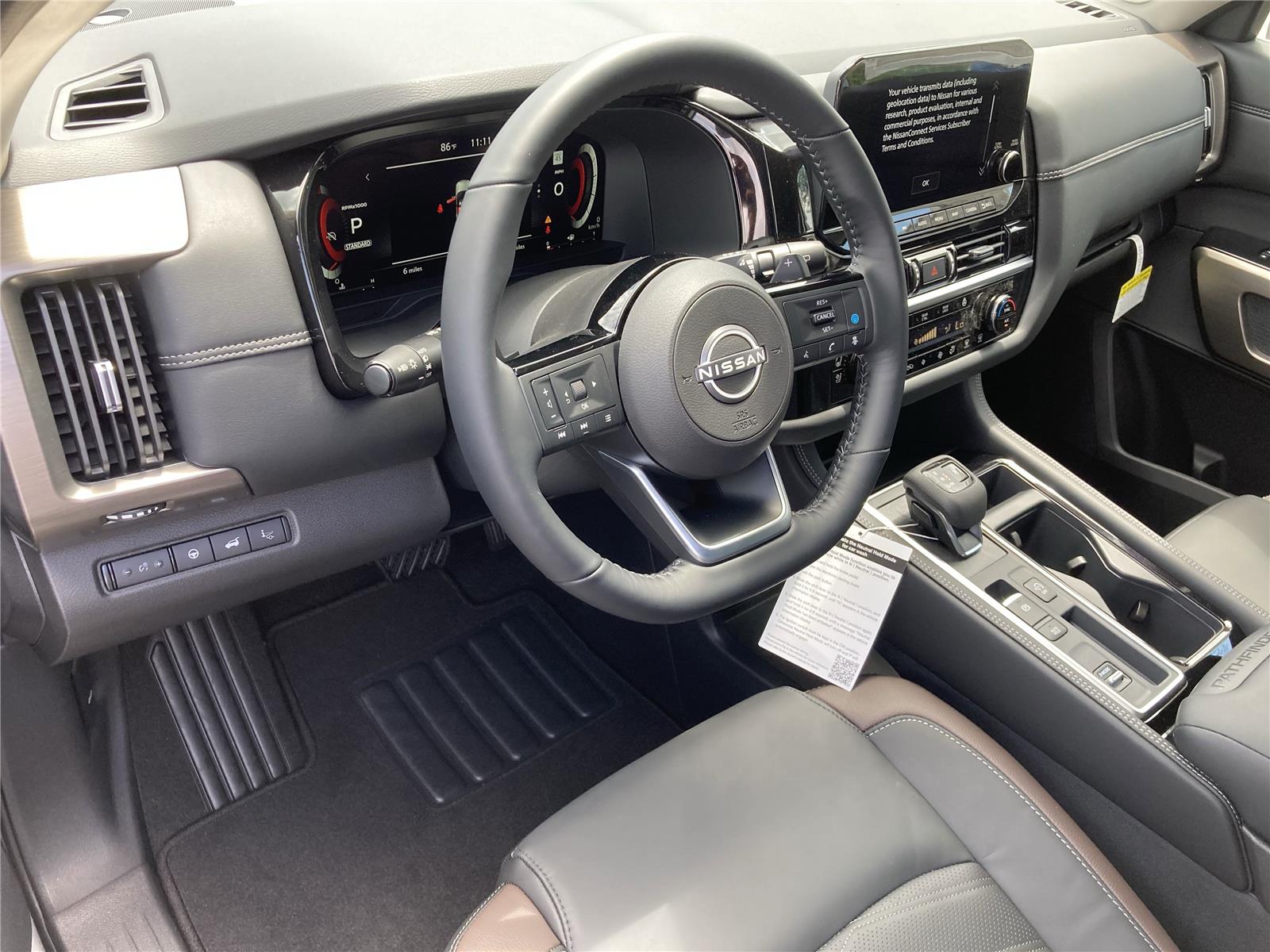 2025 Nissan Pathfinder Platinum photo 12
