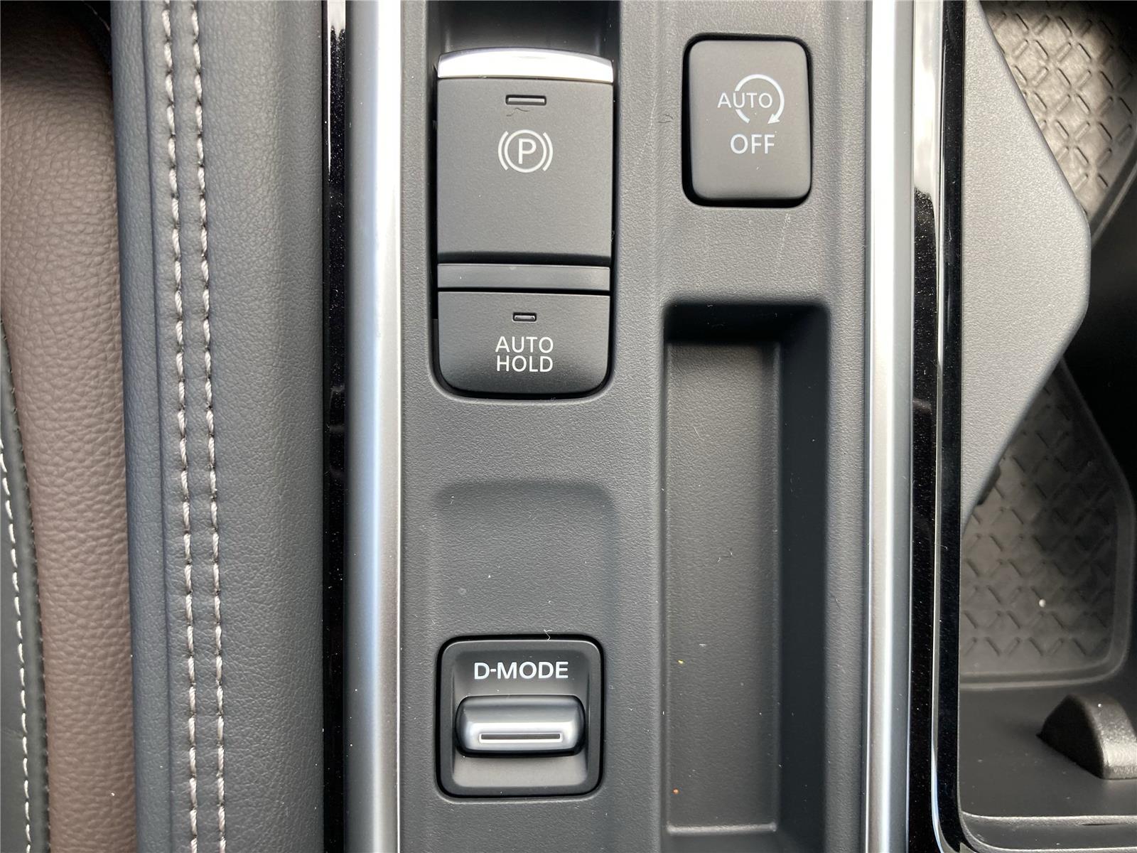 2025 Nissan Pathfinder Platinum photo 19