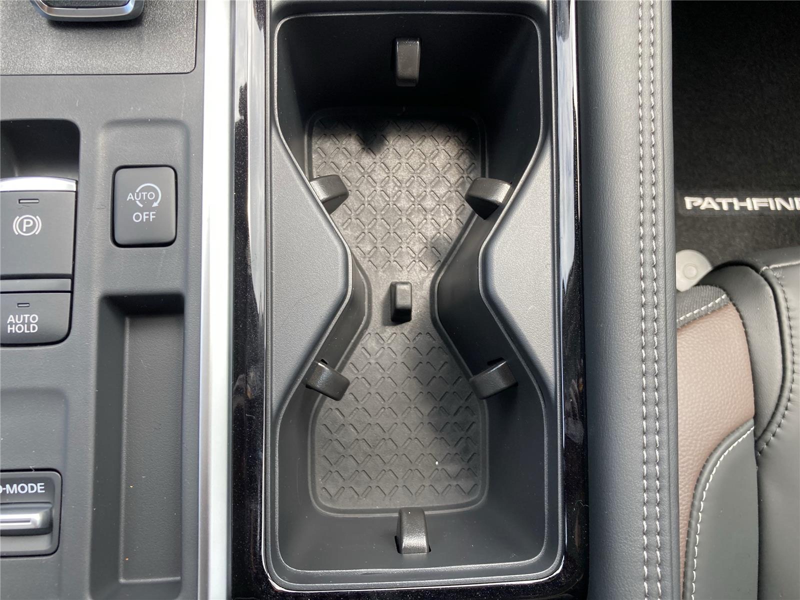 2025 Nissan Pathfinder Platinum photo 20
