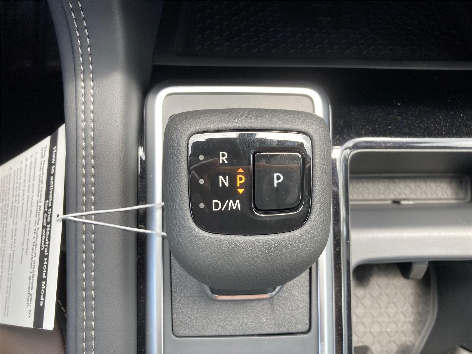 2025 Nissan Pathfinder Platinum photo 22