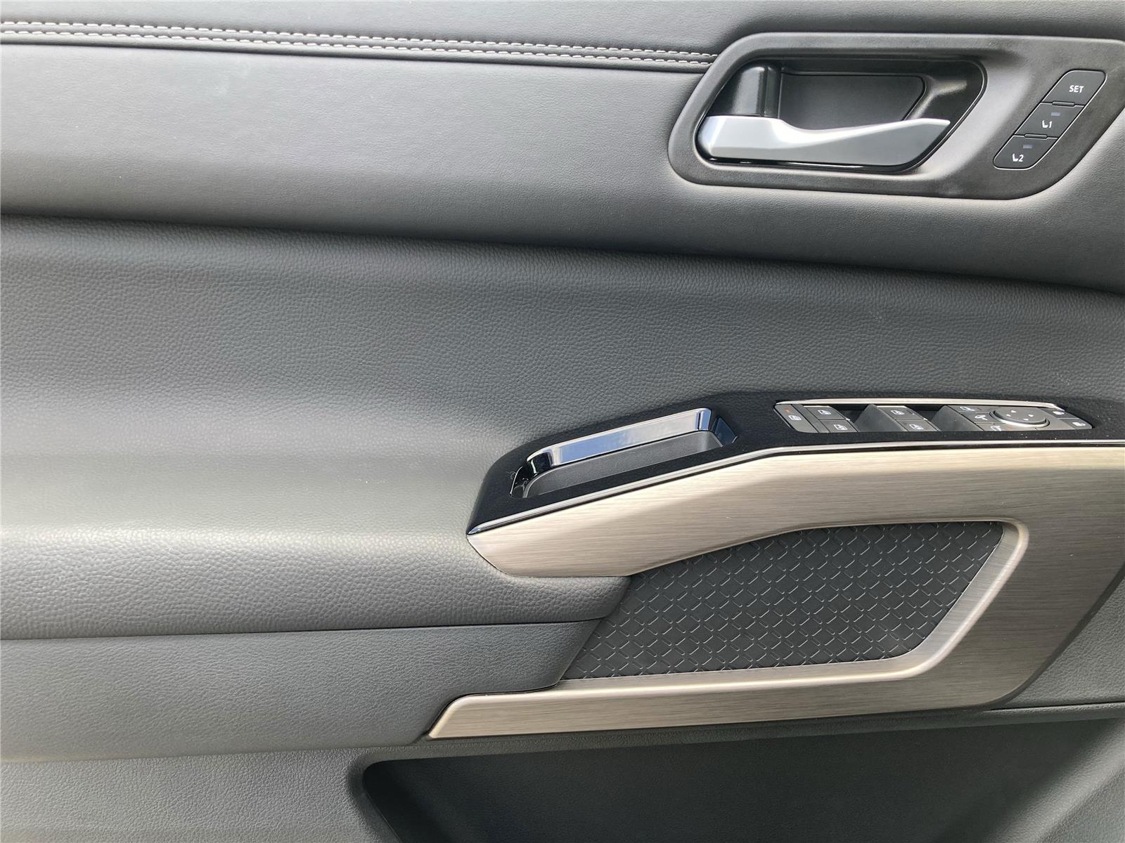2025 Nissan Pathfinder Platinum photo 33