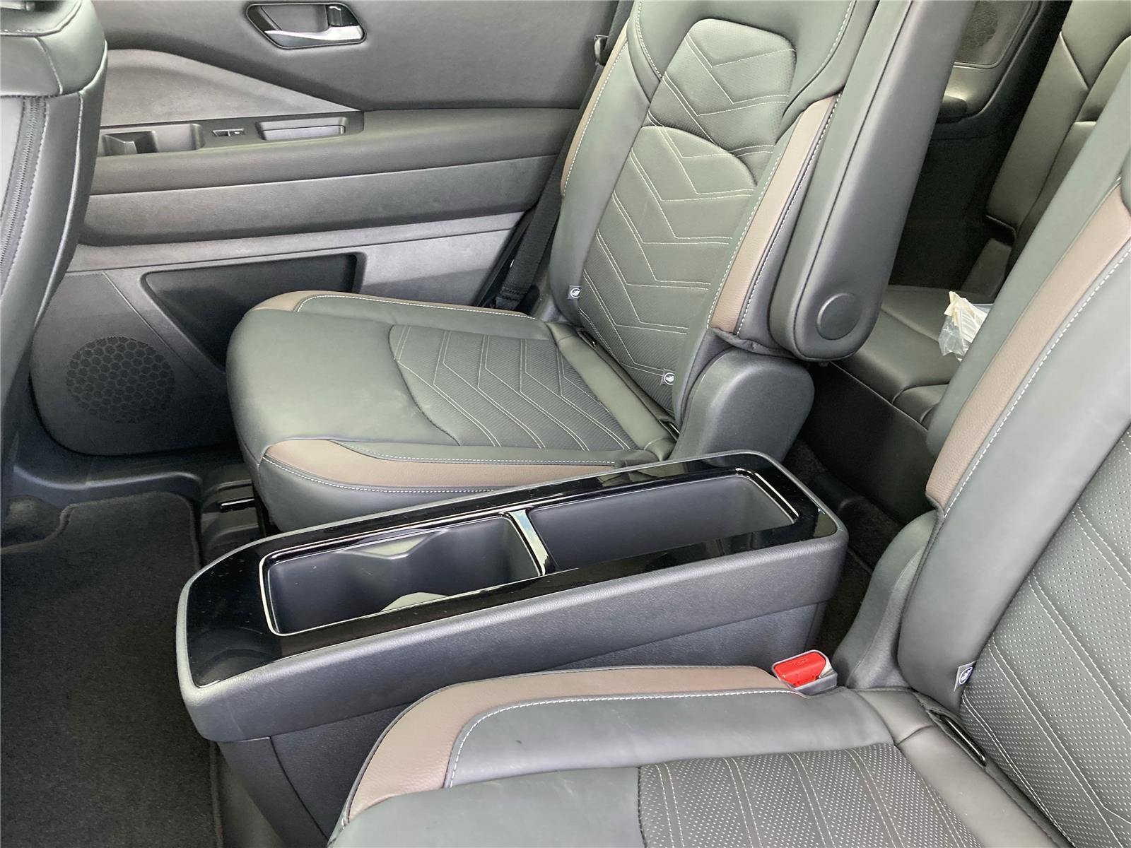 2025 Nissan Pathfinder Platinum photo 35